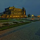 Der Theaterplatz Dresden mit der Semperoper ...,