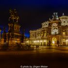 Der Theaterplatz in Dresden am Abend