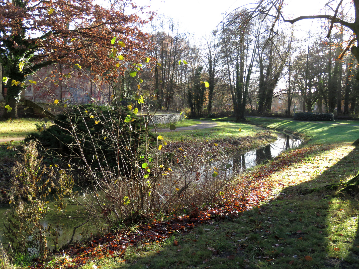 Der Tiburtiusgraben in Salzwedel im Nachmittagslicht