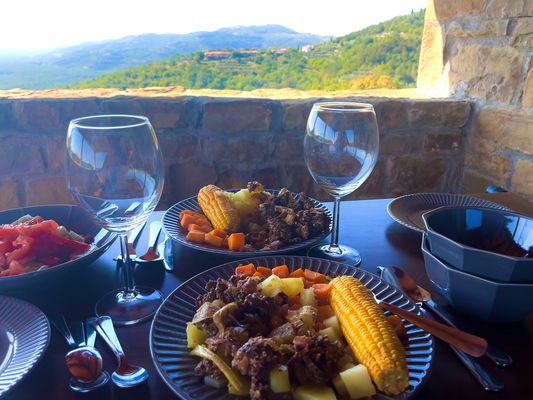 der Tisch ist gedeckt 