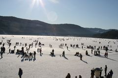 Der Titisee im Schwarzwald komplett zugefroren