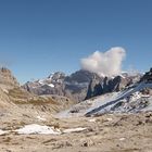 Der Toblinger Knoten, rechts im Bild (italienisch Torre di Toblin) ist ein 2617 m. hoher Berg...