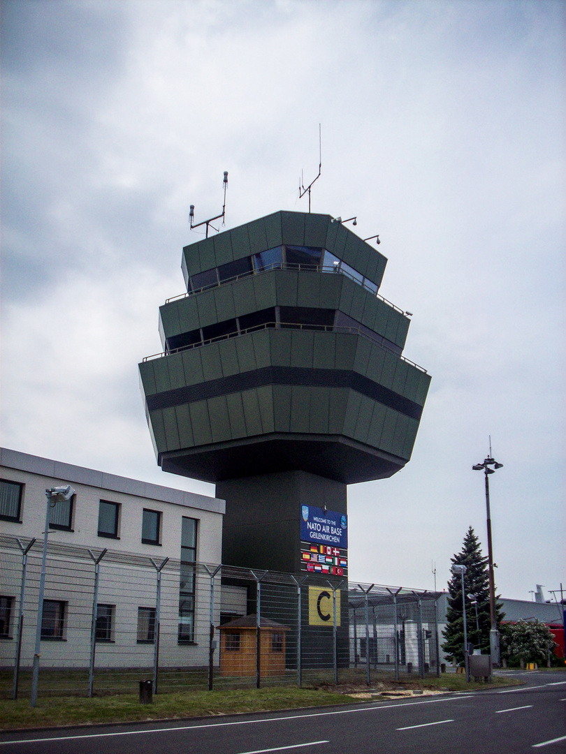 Der Tower der Nato Airbase