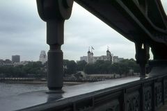 Der Tower von der Tower Bridge aus gesehen