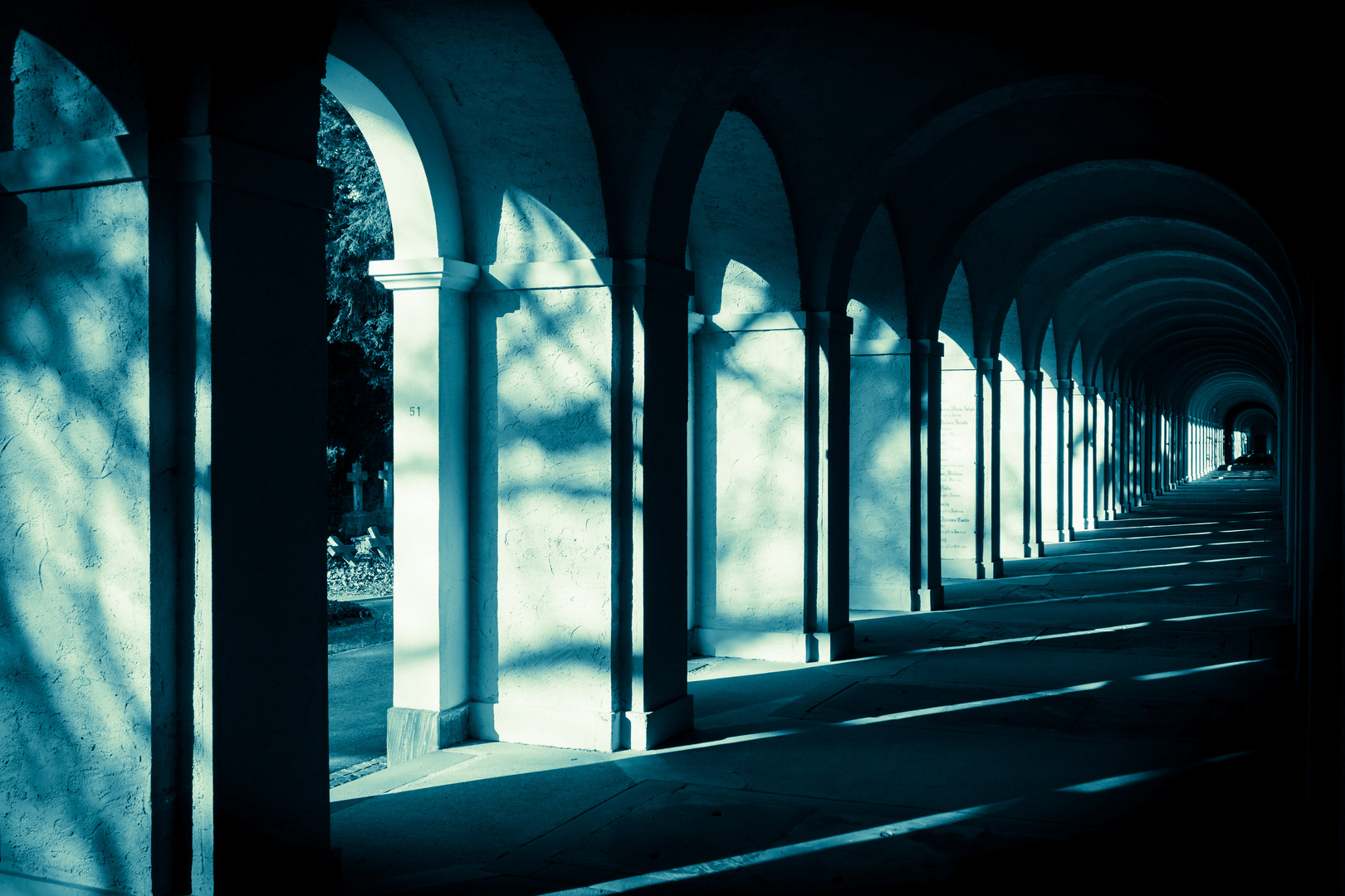 Der Trauergang - Hauptfriedhof Frankfurt am Main -