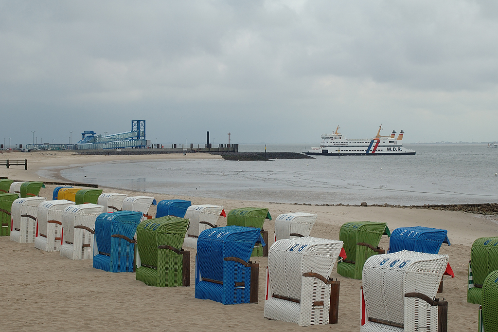 Der Traumsommer 2012-weitere Reisende an den fast leeren Strand von Wyk/Föhr