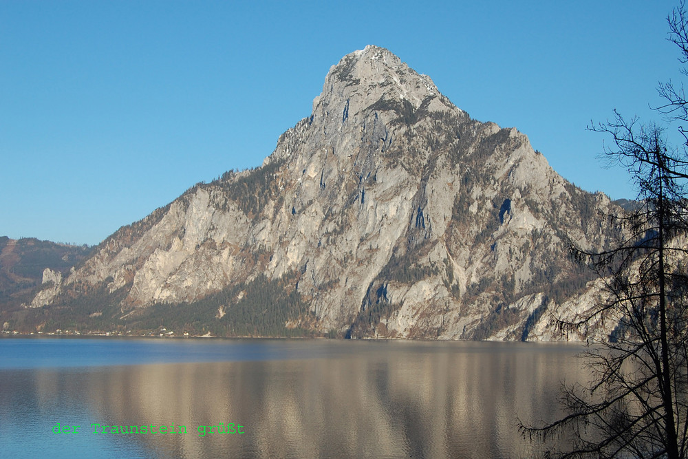 Der Traunstein herrscht über den See