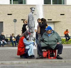 der Traurige, der Tröstende und der Wachsame