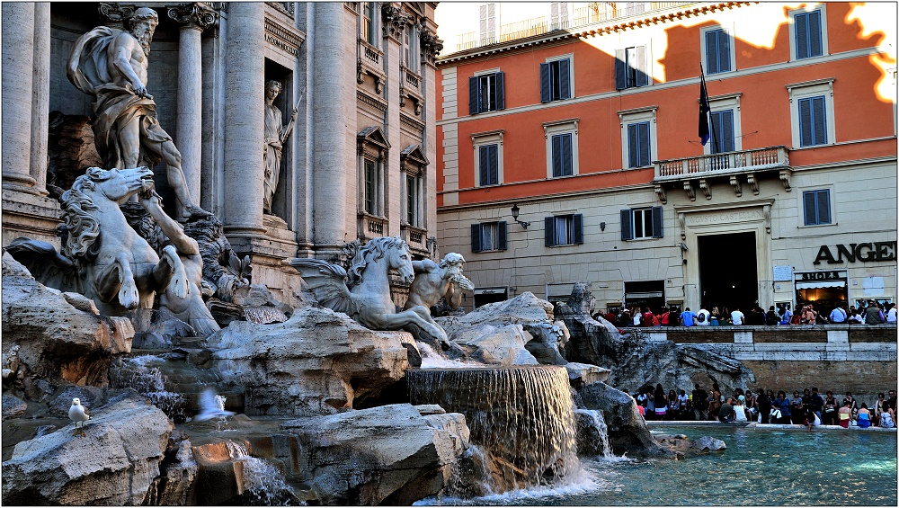 ... der Trevi-Brunnen ...