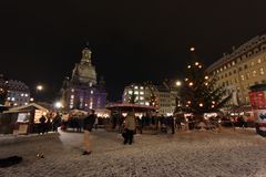 Der Trompeter auf dem Weihnachtsmarkt