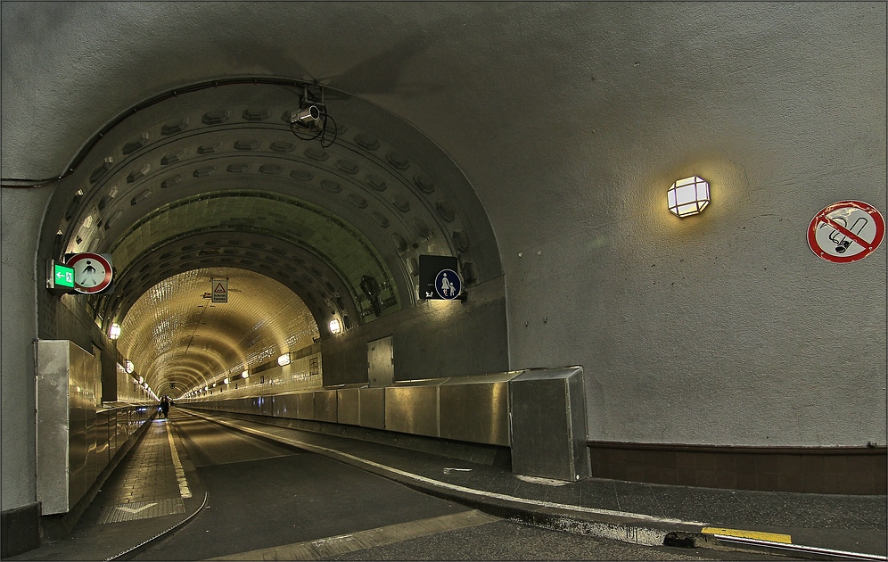 * DER Tunnel *