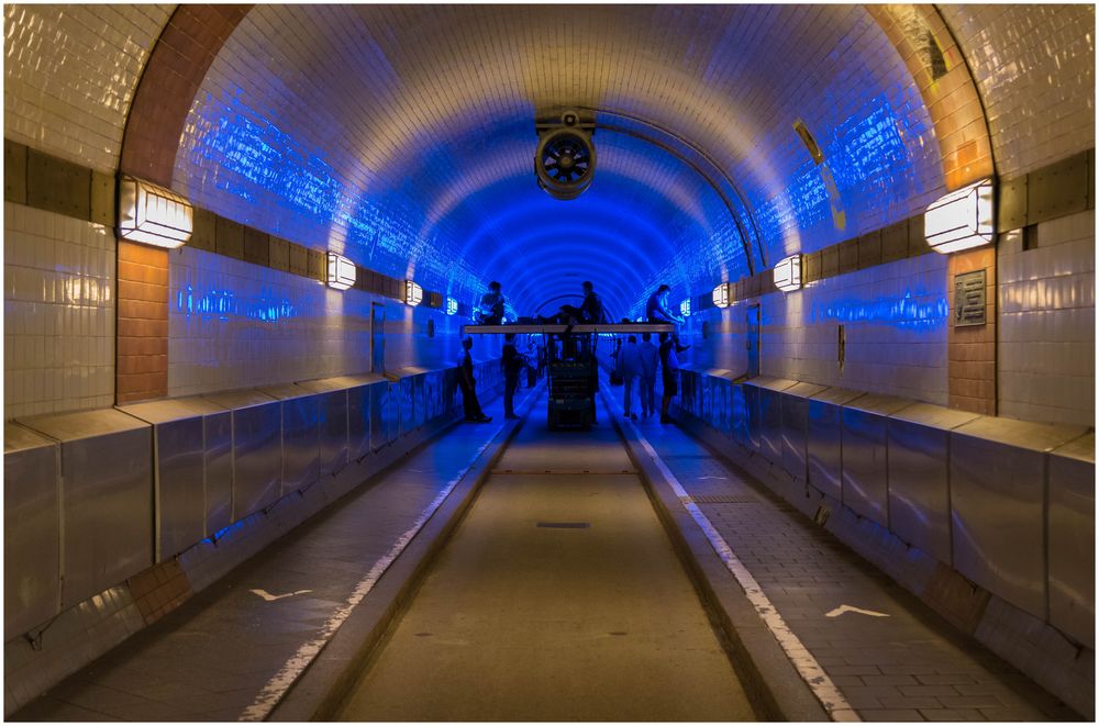 der Tunnel wird blau