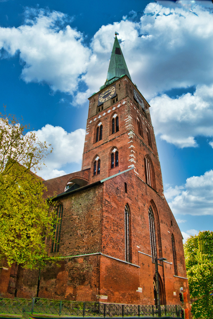 Der Turm der Jakobi-Kirche in Lübeck