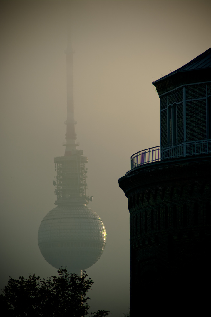 der Turm im Nebel