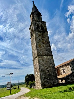 Der Turm ist tatsächlich schief