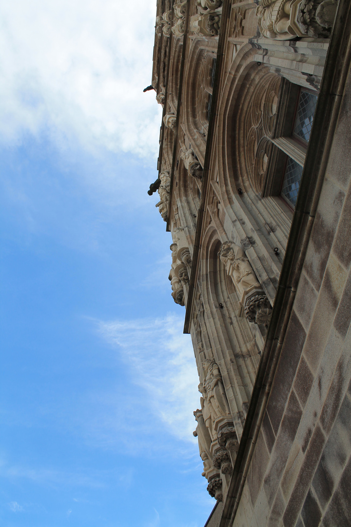 Der Turm „raizthorn“ des historischen Rathauses Köln