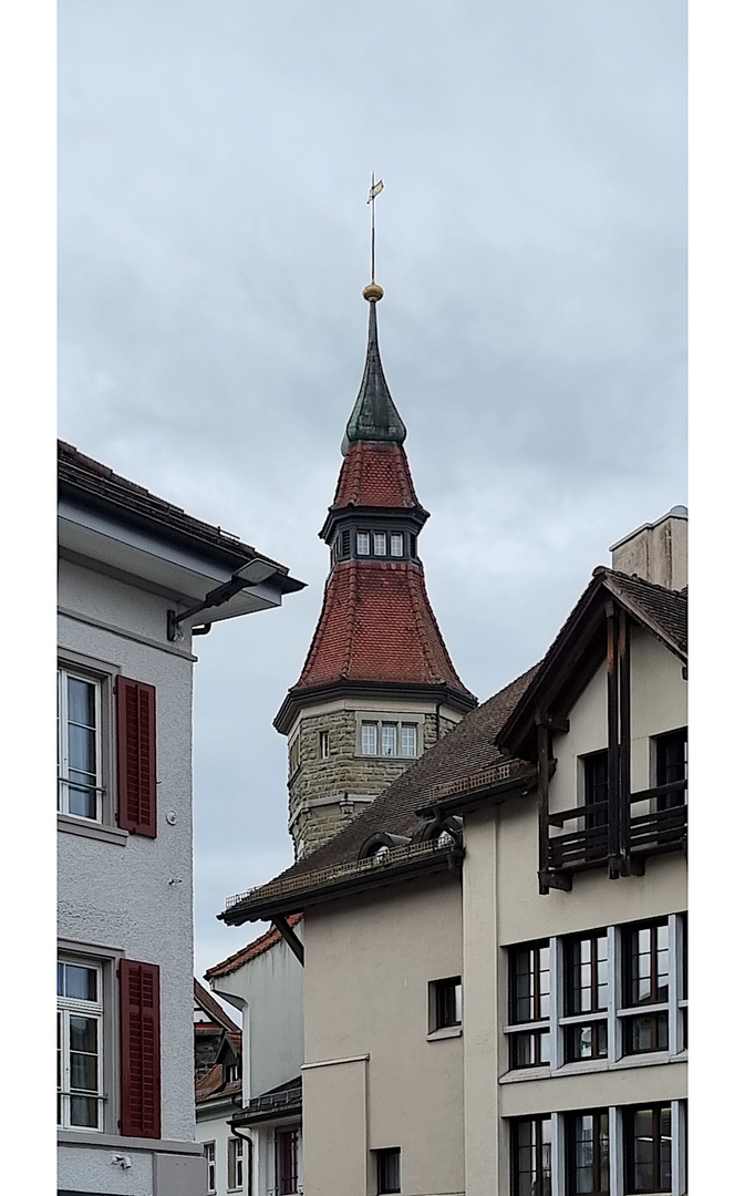 Der Turm, unter dem die Stadtregierung sitzt...