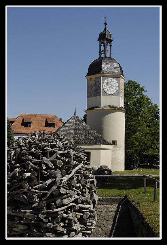 Der Uhrturm auf der Burghauser Burg
