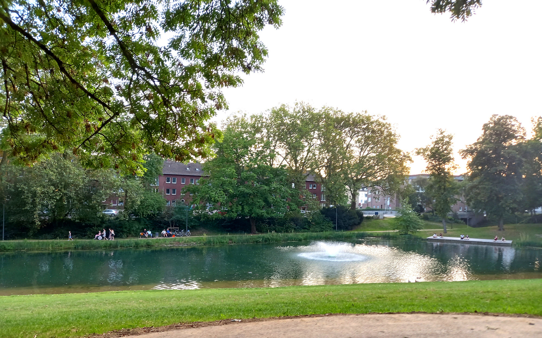 Der umgebaute, neu eröffnete Geroweiher in Mönchengladbach