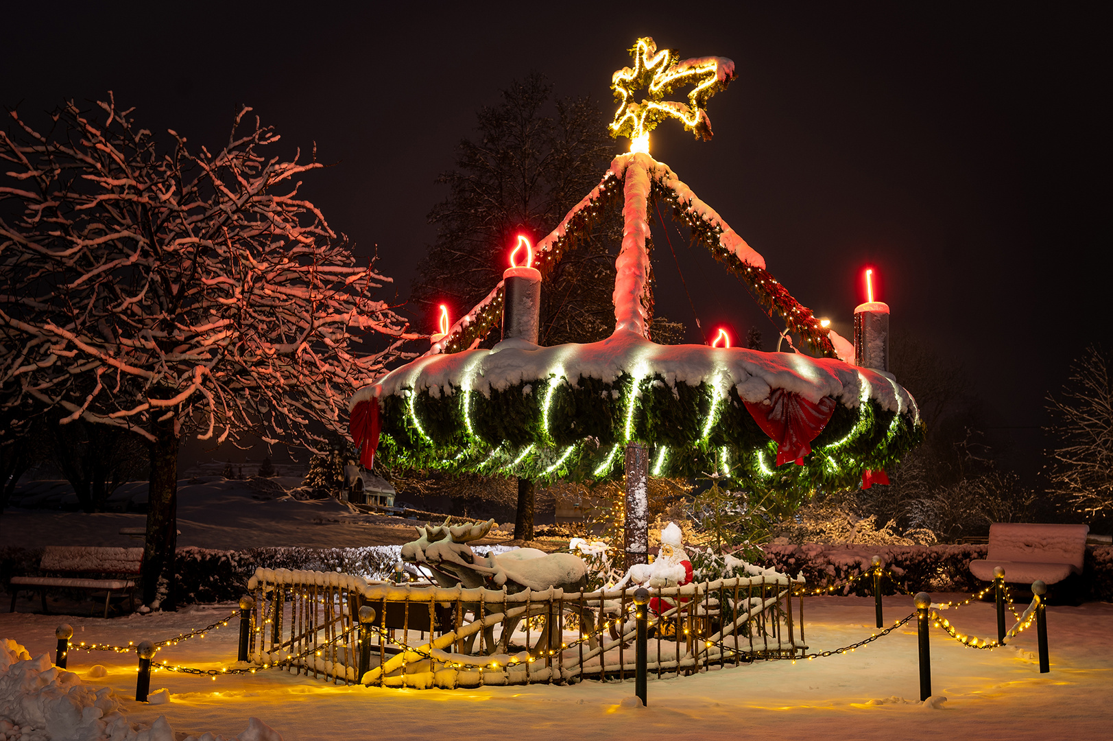 Der vermutlich größte freihängende saarländische Adventskranz 