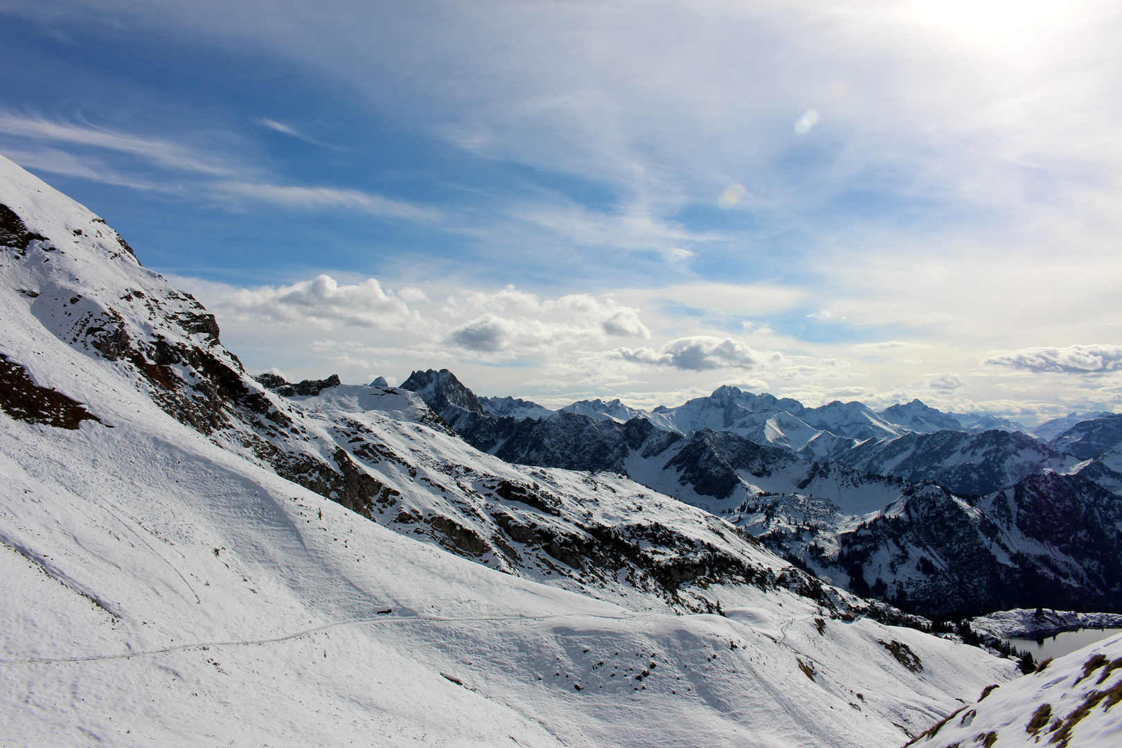 Der verschneite Weg zum Seealpsee