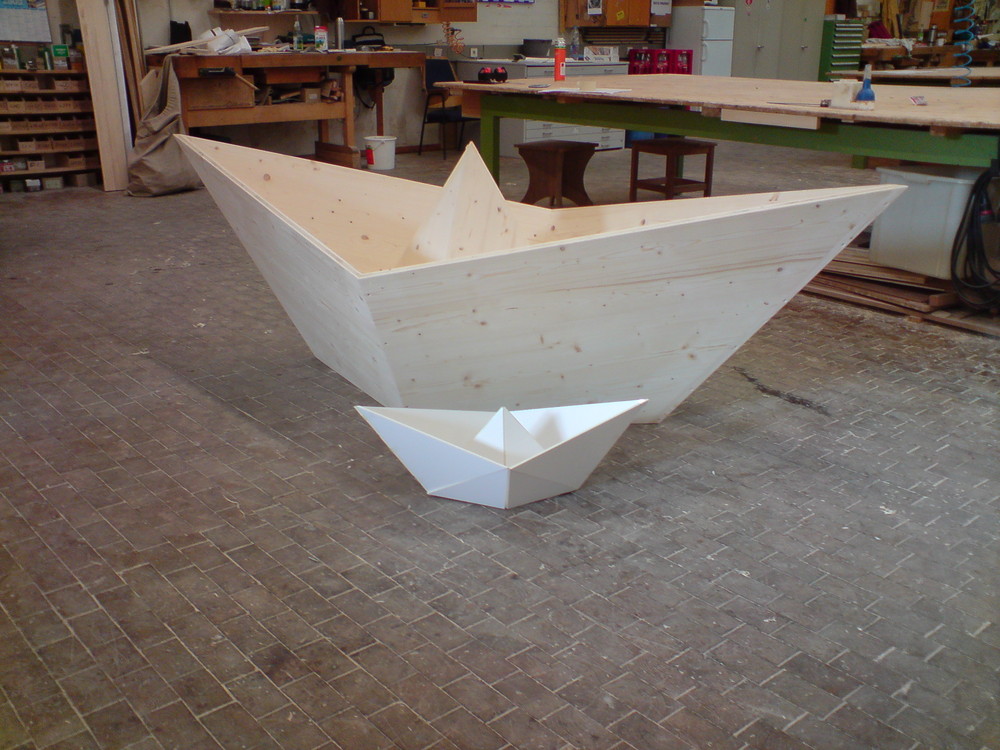 Der versuch aus Holz ein Papierboot nachzubauen