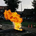 Der Versuch, einen Fettbrand mit Wasser zu löschen I