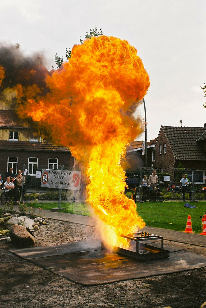 Der Versuch, einen Fettbrand mit Wasser zu löschen II