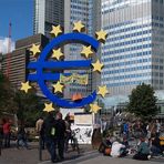 Der ver(un)zierte Euro vor der EZB
