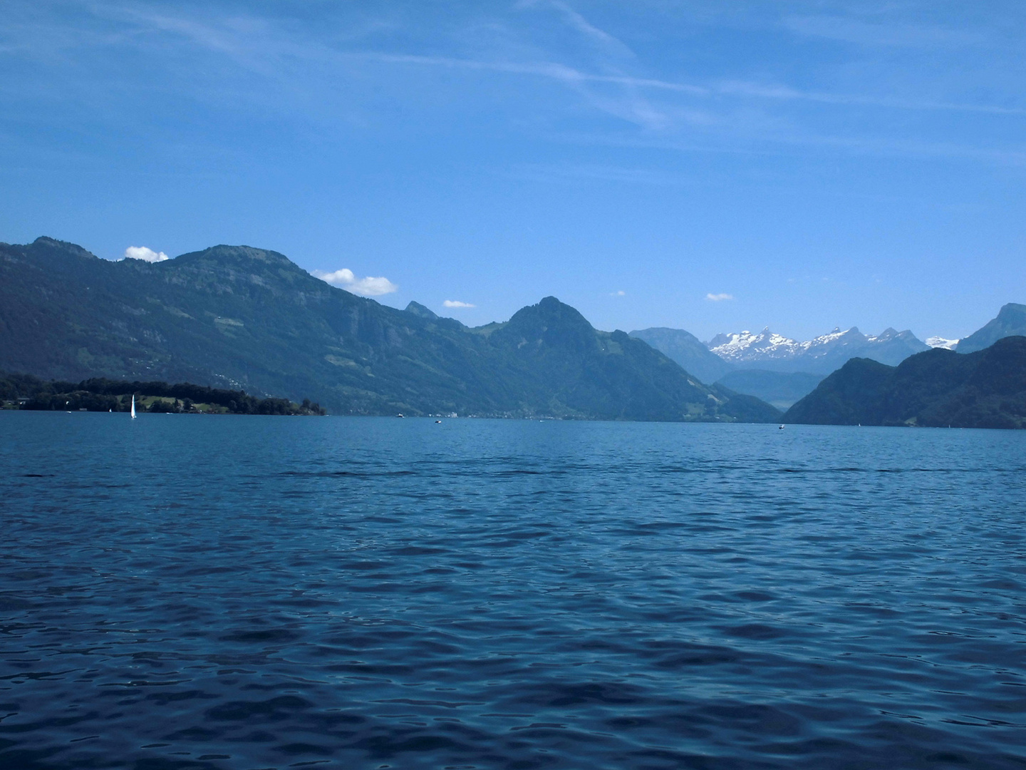 Der-Vierwaldstättersee-in-Blau-