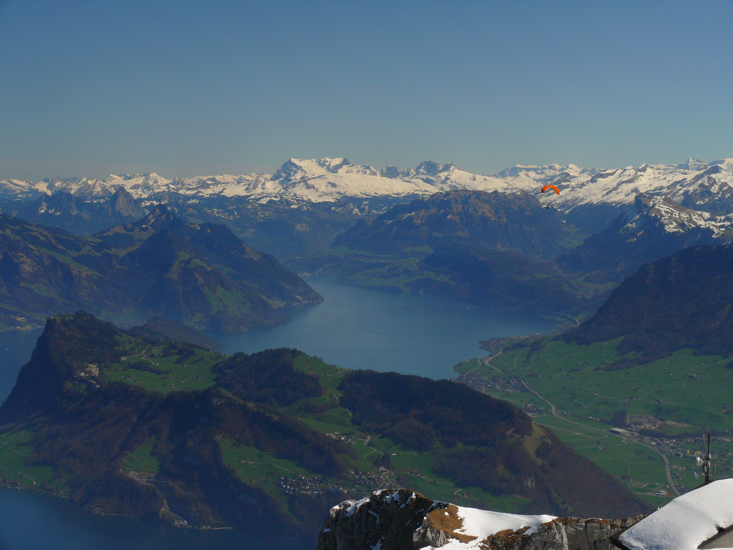 Der Vierwaldstättersee in der Schweiz von ganz oben :)