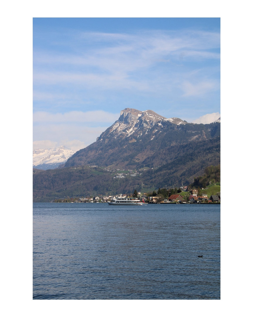 Der Vierwaldstâttersee und die Schweizer Alpen in Buochs