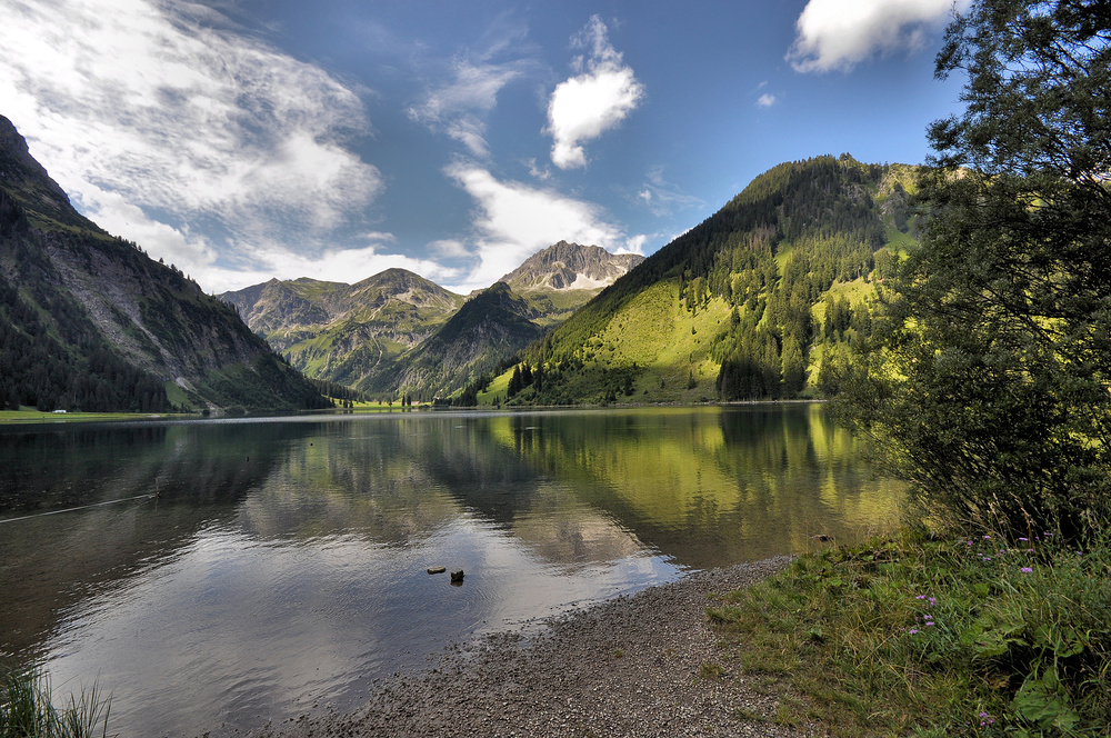 Der Vilsalpsee im Tannheimer-Tal.................