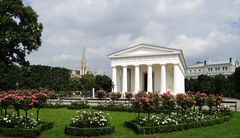 DER VOLKSGARTEN - DER THESEUSTEMPEL UND DAS WIENER RATHAUS