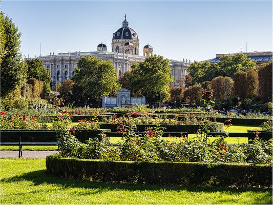 Der Volksgarten mit Blick auf das Naturhistorische Museum