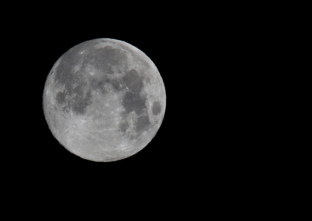 Der Vollmond geht unter