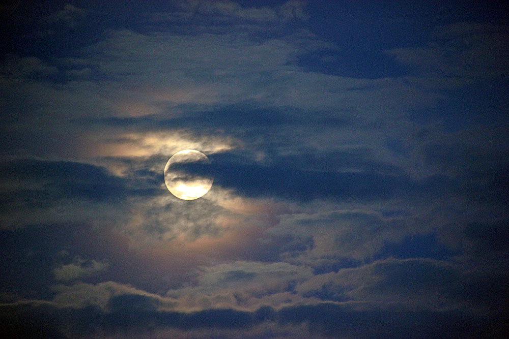 Der Vollmond in den Morgenstunden