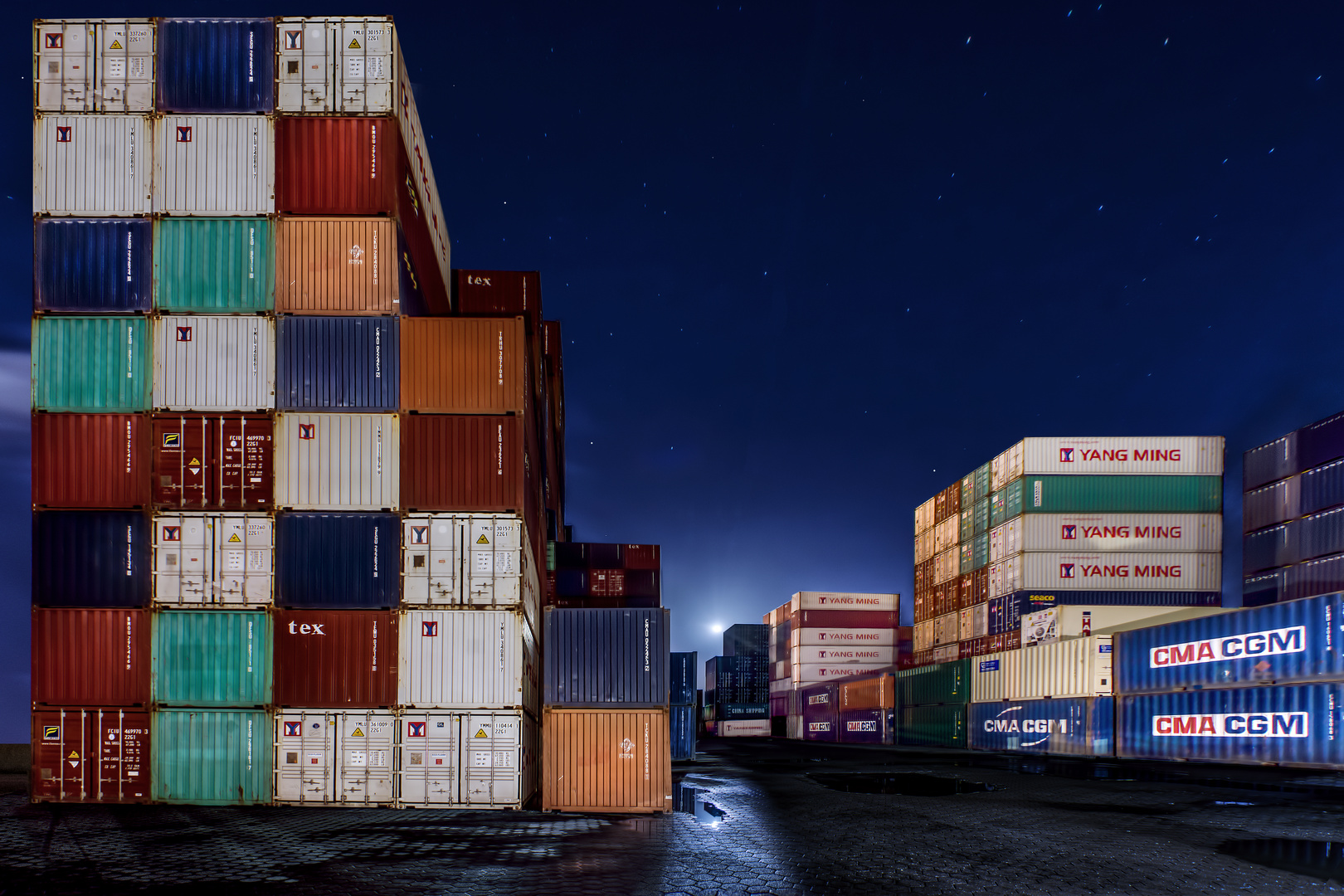 Der Vollmond und die Container