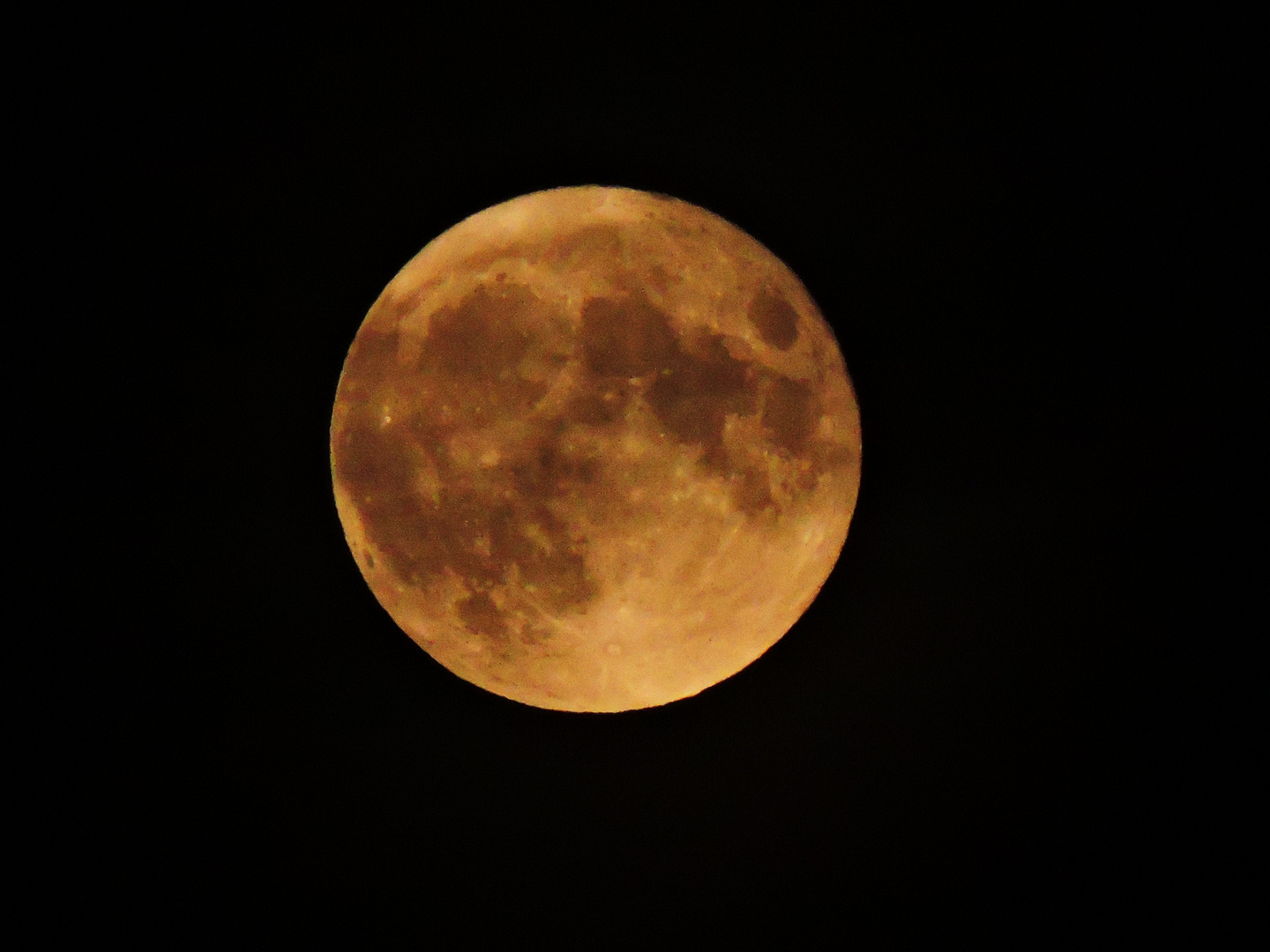 der Vollmond vom 27.10.2015 um 18.50 Uhr