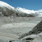 Der vollständig entleerte Stausee Mattmark im Saastal - Wallis