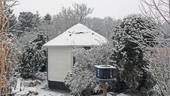 Der vorletzte Sturm mit Orkanböen hat ein Loch ausgerechnet in die Sptze des Pavillon gerissen