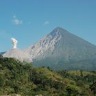 Der Vulkan Santa Maria 3772m und der Domvulkan Santiaguito