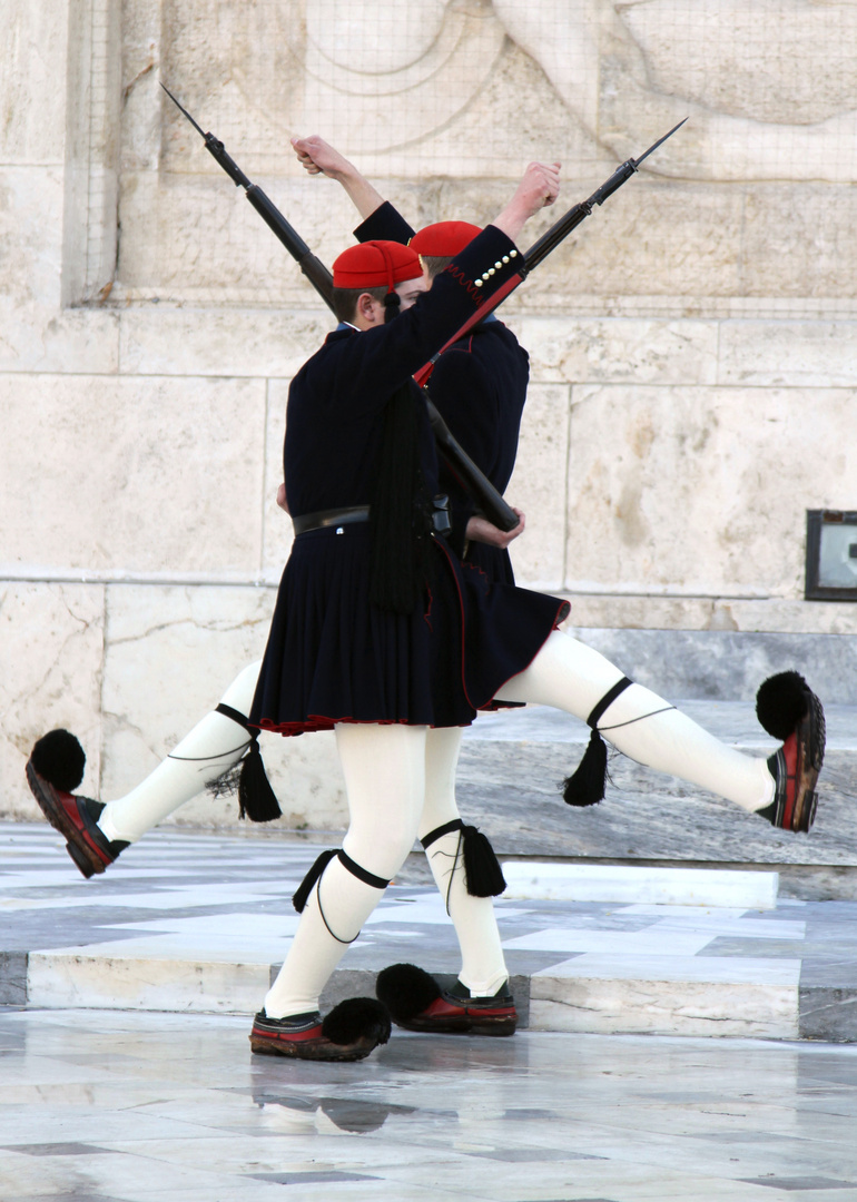 Der Wachwechsel klappt noch in Athen