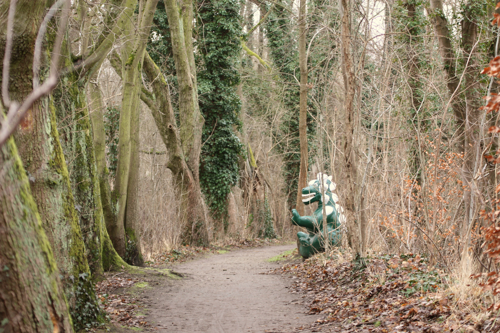 Der Wächter am Wanderweg