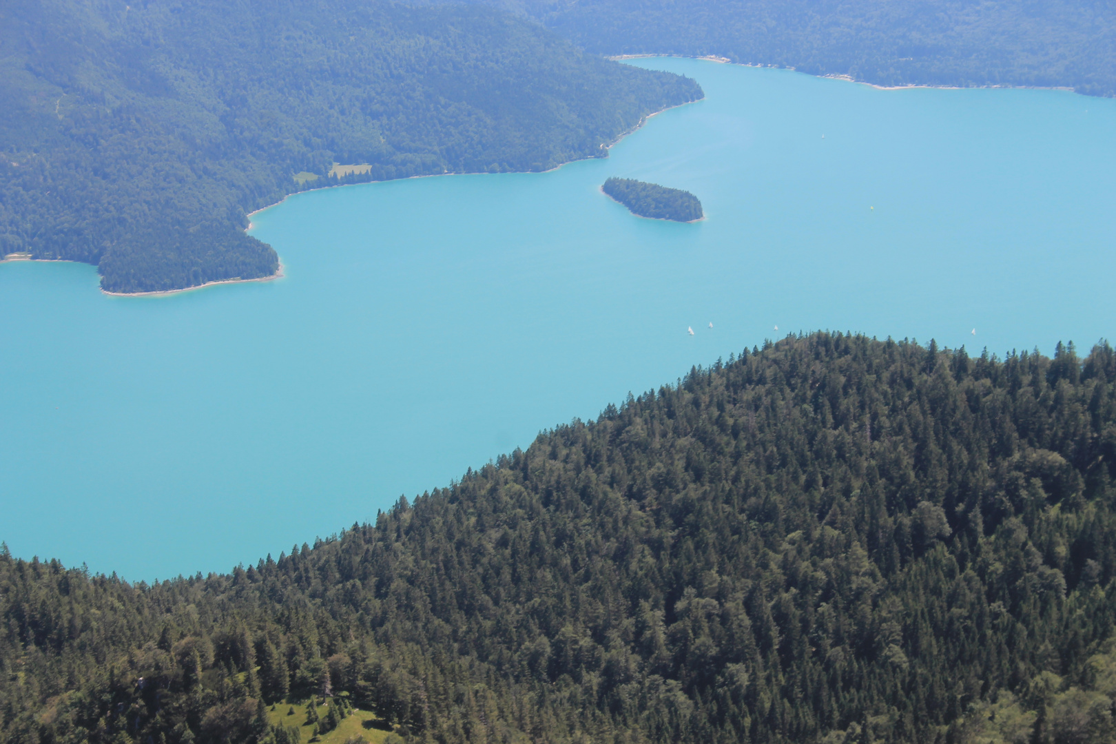 Der Walchensee mit Insel Sassau