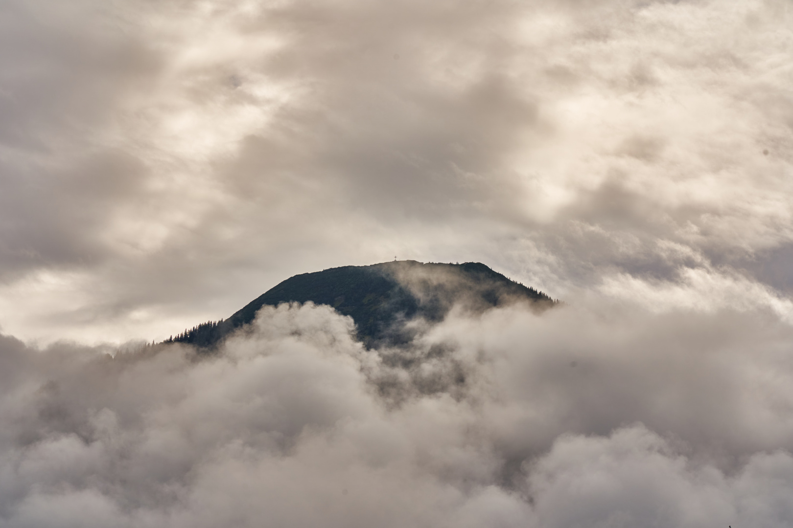 Der Wallberg in den Wolken