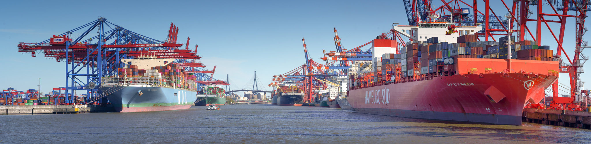 Der Waltershofer-Hafen bei bestem Wetter 