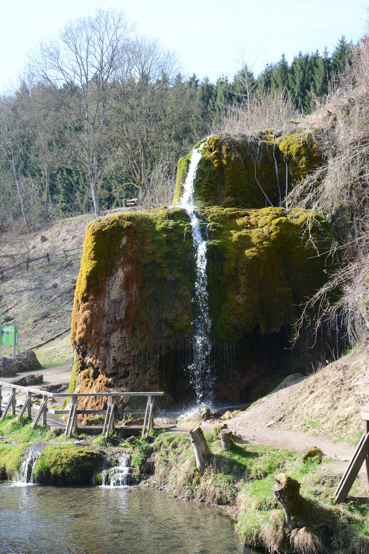 Der wandernde Wasserfall bei Üxheim - Nohn II