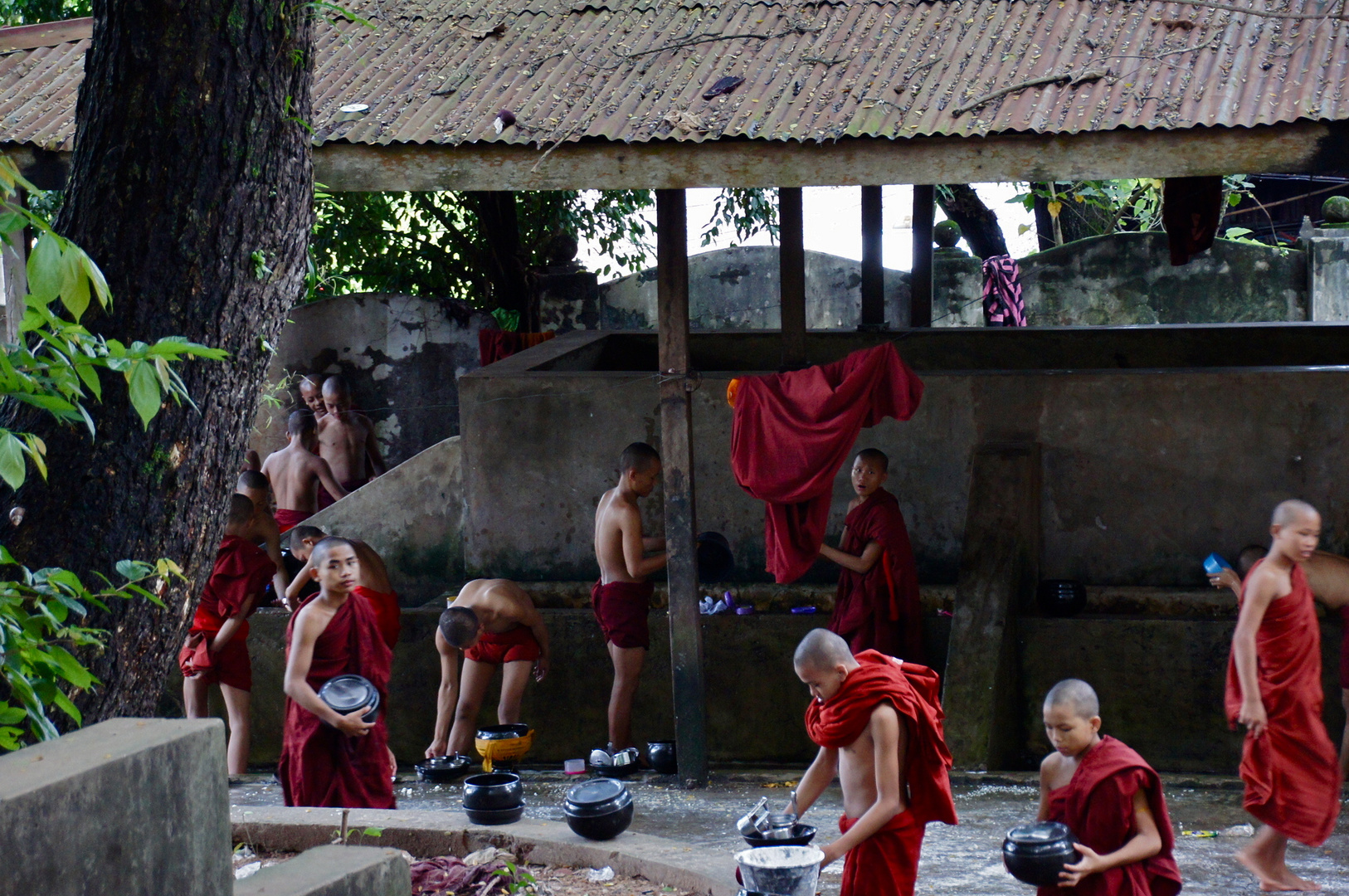 der waschplatz, klosterschule, yangon, burma 2011