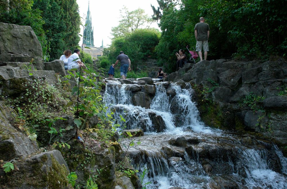 der Wasserfall '  am Kreuzberg' ( VI.)